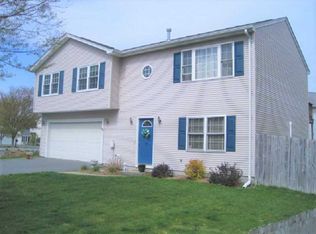 19 Desmar Ct, Warwick, RI 02889