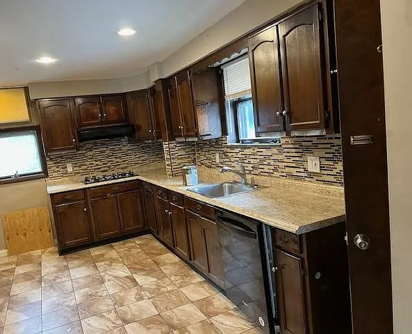 1648 Shelbourne St #1 — Photo 7