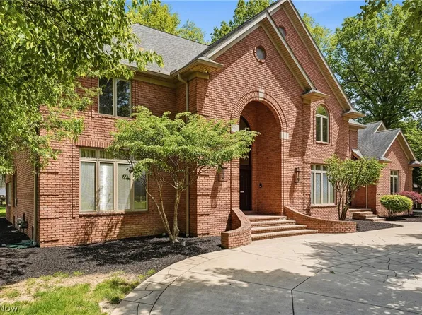 822 Park Harbour Dr, Boardman, OH 44512