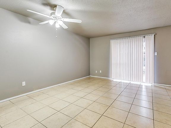 4th image of 105 SE Gardens Blvd #101
