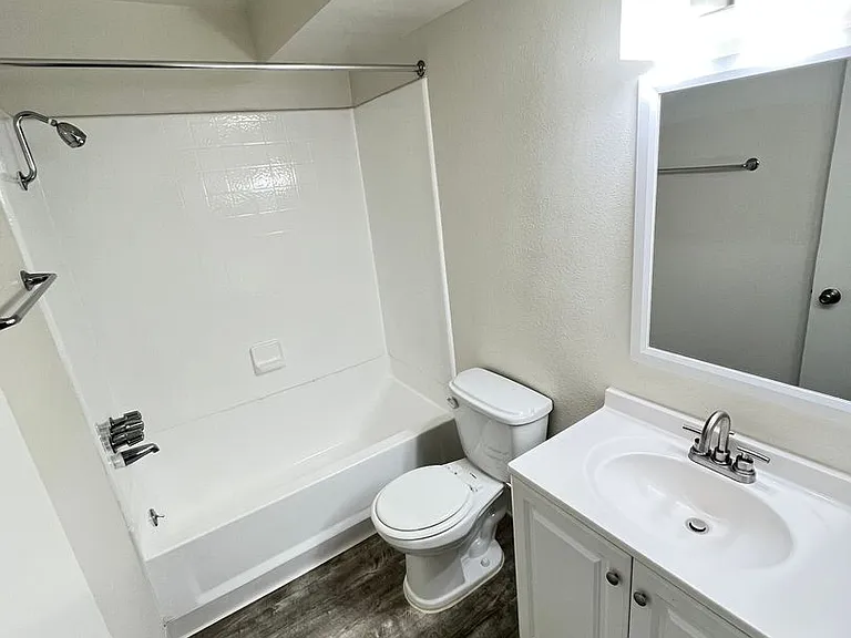 North Park Aparments — Photo 18