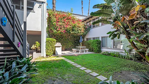 1820 N La Brea Ave #9 Photo 1
