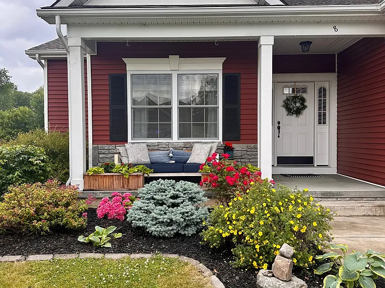 8 Lakepointe Way — Photo 2