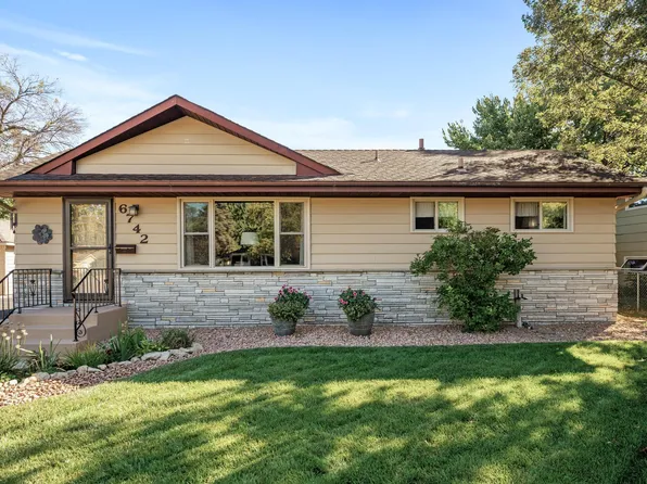 6742 Drew Ave N, Brooklyn Center, MN 55429