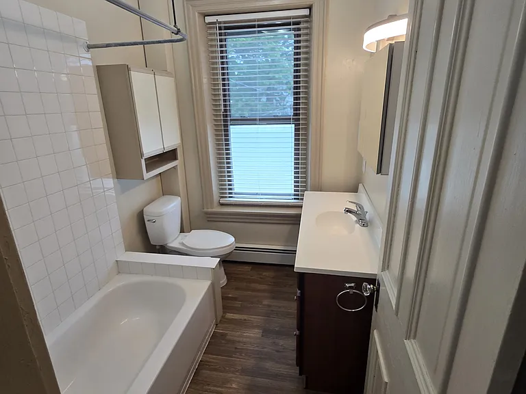 340 Main St #B — Photo 11