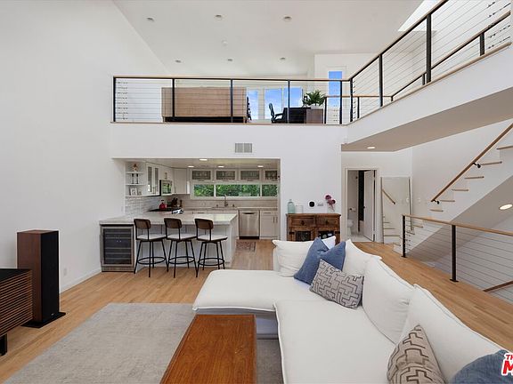 2nd image of 2432 7th St Unit 4