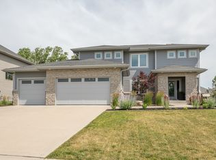 525 Whistling Ct, Waukee, IA 50263
