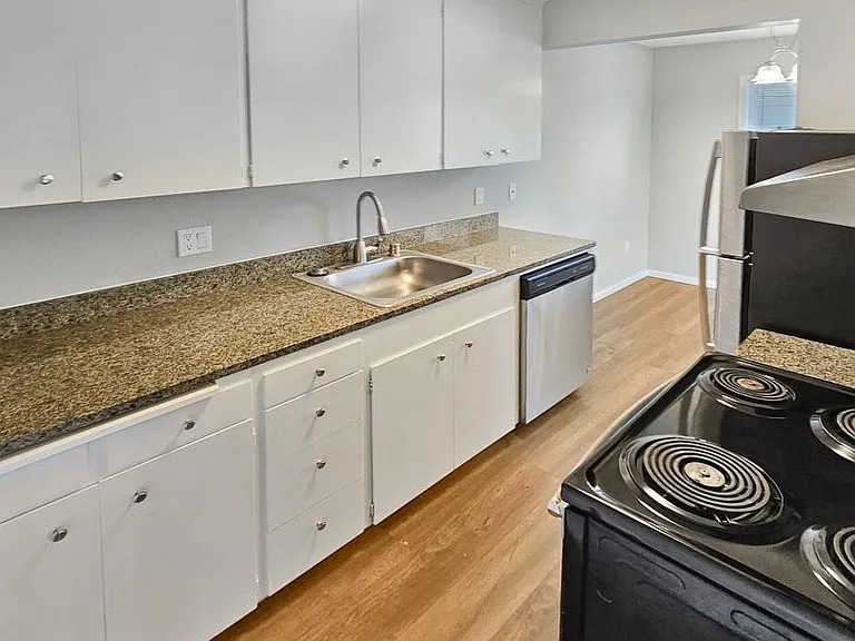 1002 N J St #14 — Photo 1