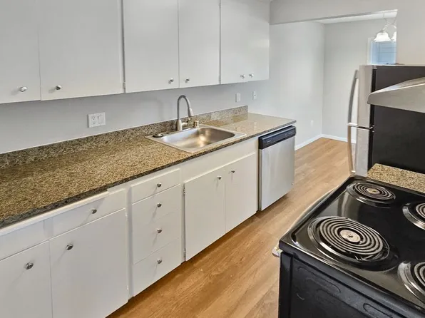 1002 N J St #14, Tacoma, WA 98403