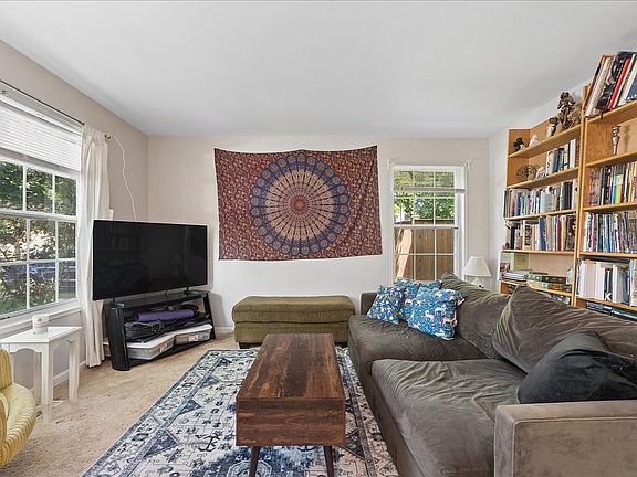 5th image of 1078 Towner Dr