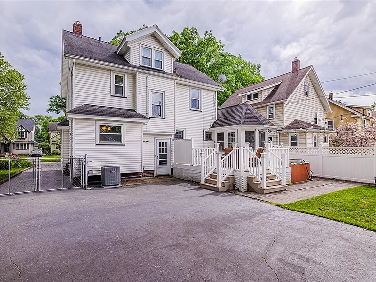 90 Elmcroft Rd — Photo 45