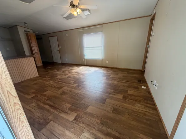 601 Clear Lake Rd, Highlands, TX