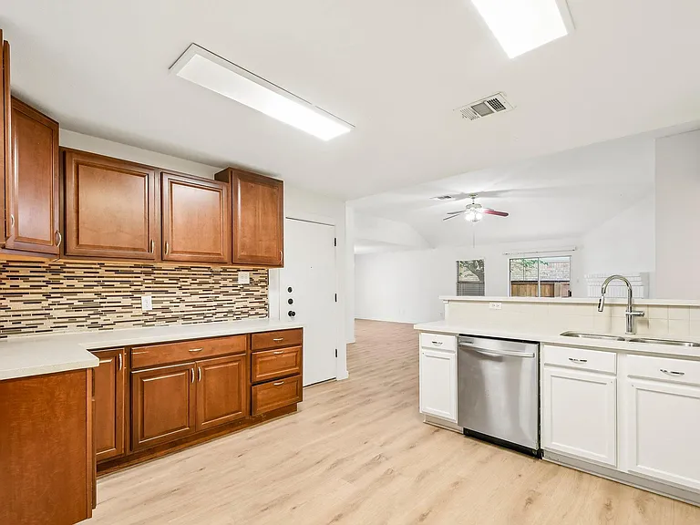 121 Orion Cv — Photo 6