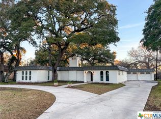 804 S Allen St, Edna, TX 77957