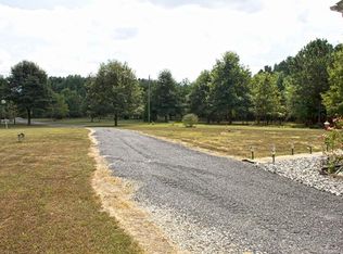 20117 Flatfoot Rd, Stony Creek, VA 23882