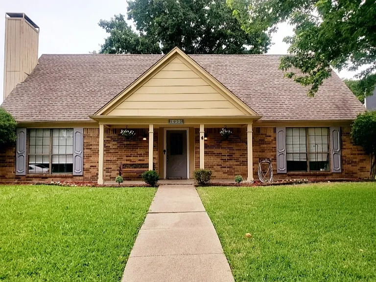 1022 Melissa Ln — Photo 1