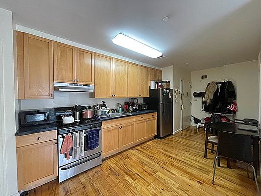 3rd image of 571 Warren St #101