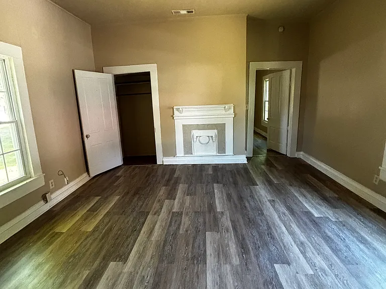 907 S Broad St — Photo 3