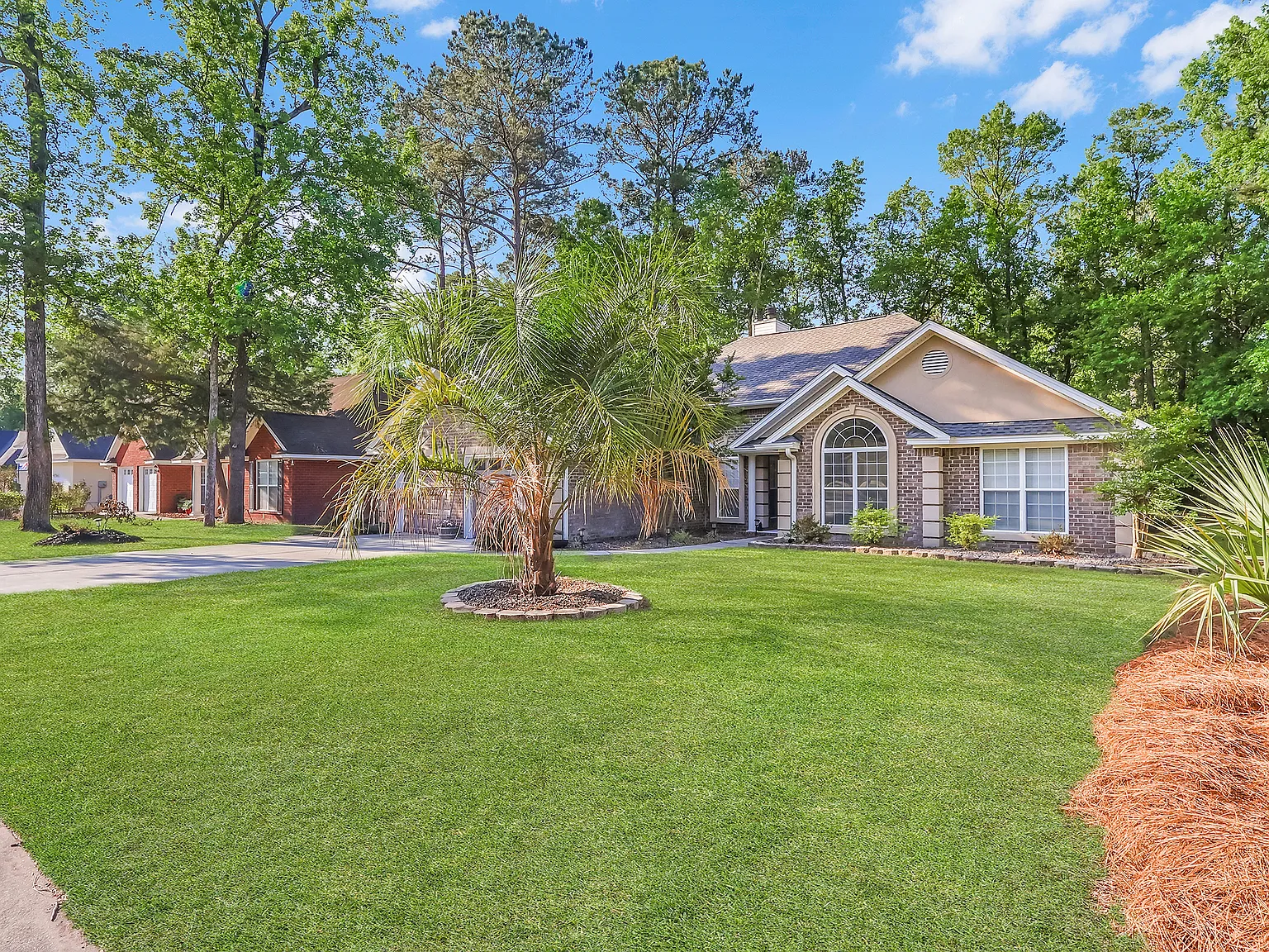 4 bed, 2283 sqft, $2,650 — Photo 3