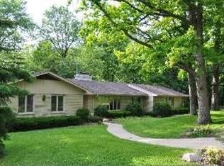 7N080 Hickory Ln, St Charles, IL 60174