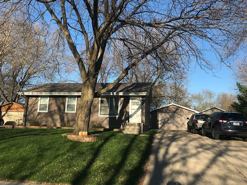 1st image of 605 Adams St