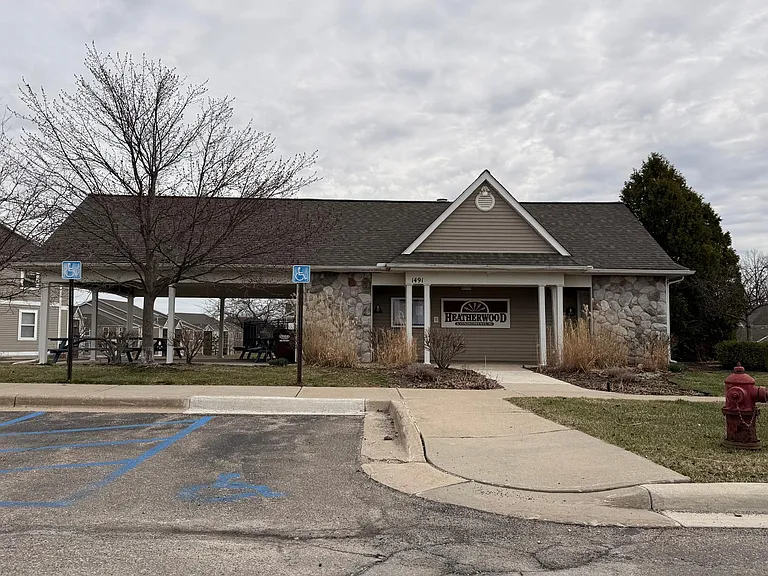 1401 Millbrook Trl — Photo 23