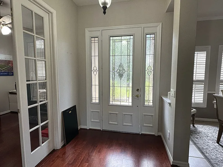 1185 Pallister Ln — Photo 3
