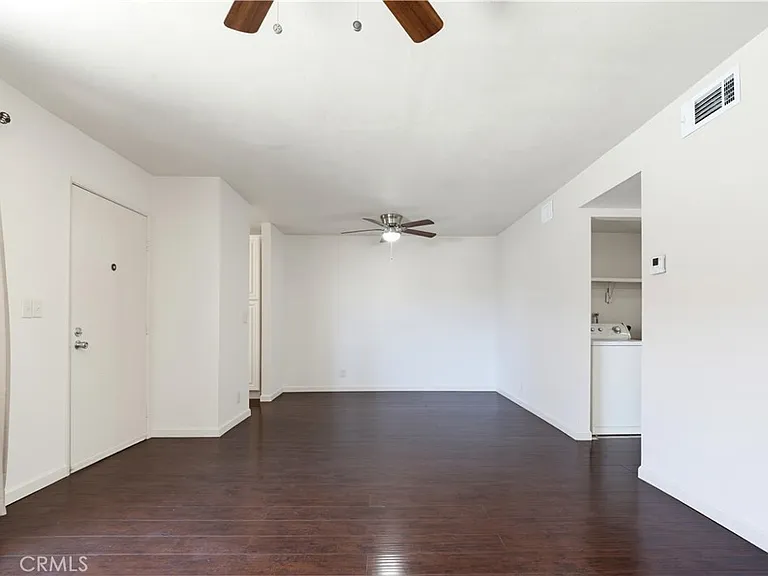 1067 S Citron St — Photo 4