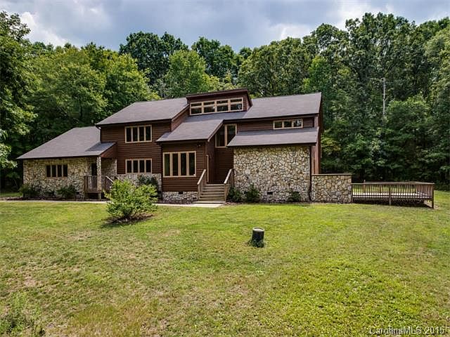 1st image of 590 Ravenwood Dr