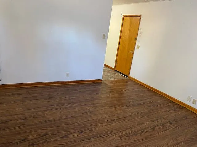 3 bed, 825 sqft, $950 — Photo 1
