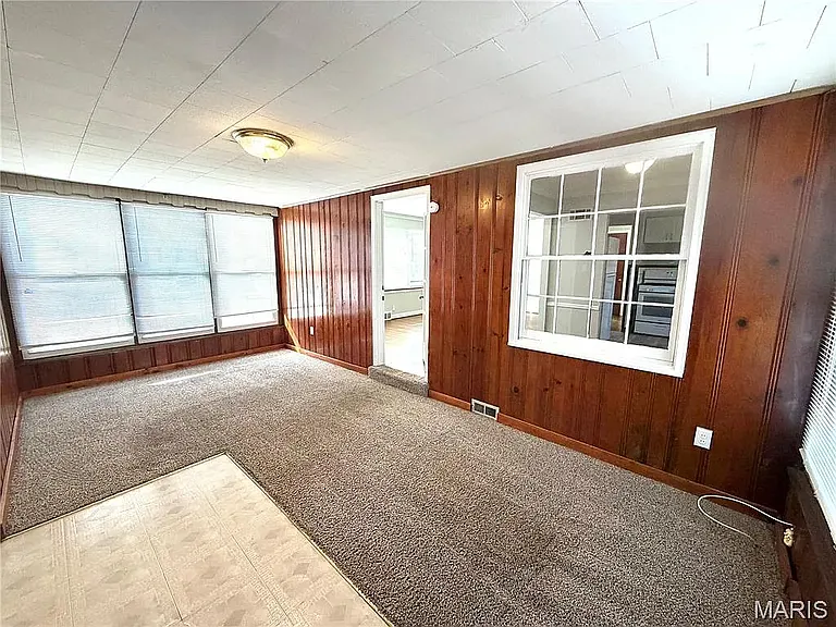 1033 Bakewell Dr — Photo 5
