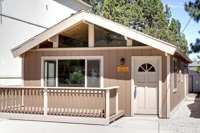 1st image of 1072 Sierra Ave