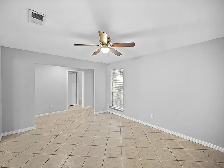 6214 Gladewell Dr — Photo 4
