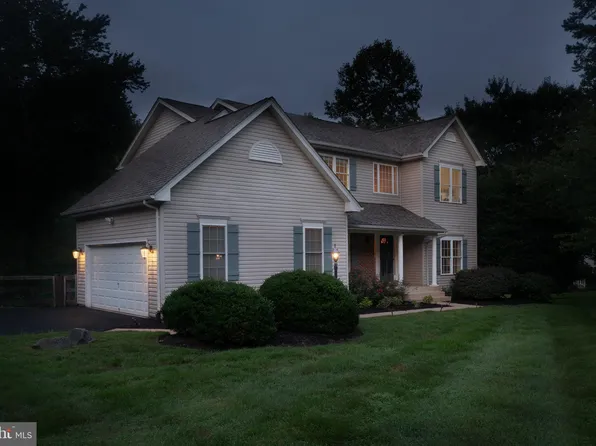 7413 Whisperwood Dr, Warrenton, VA 20187