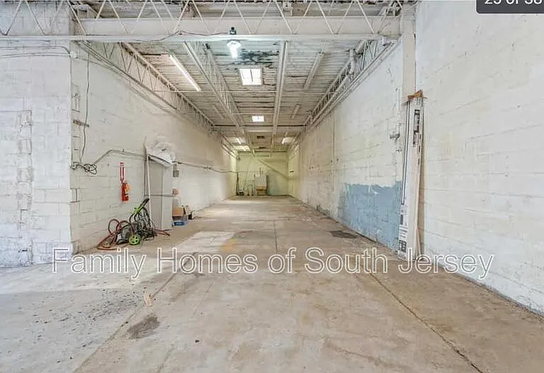 242 N Broadway #GARAGE — Photo 3