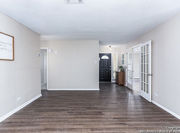 5th image of 2118 James Bonham Dr