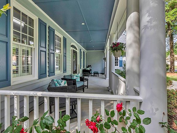 3rd image of 376 Congressional Dr.