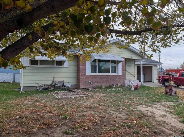 533 S 9th St, Douglas, WY 82633