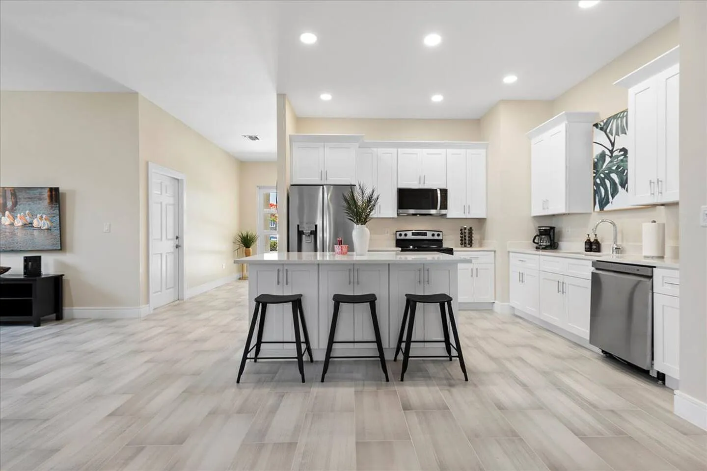 4 bed, 2700 sqft, $1,200 — Photo 3