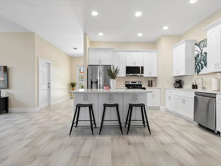 818 Foresteria Dr — Photo 3
