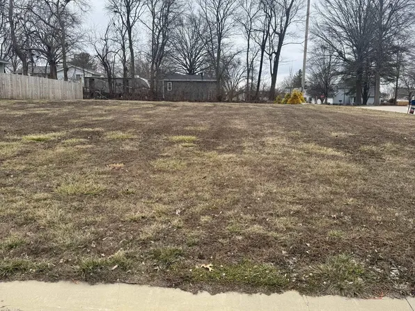 75 Firefly Ct, Chatham, IL 62629