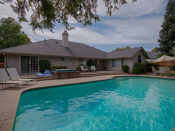 3rd image of 279 River Park Dr