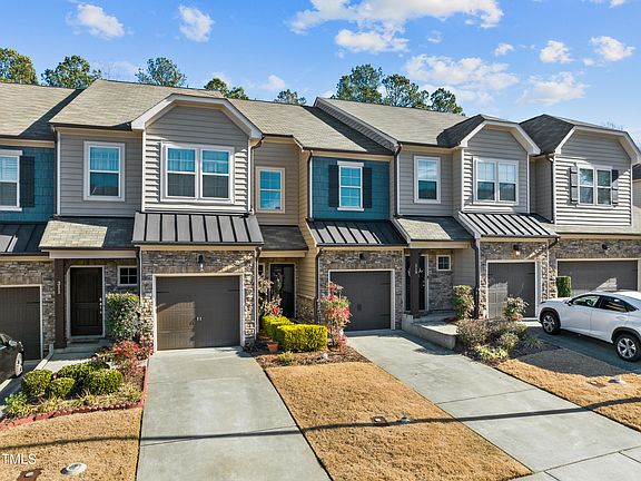 3rd image of 315 Rubrum Dr