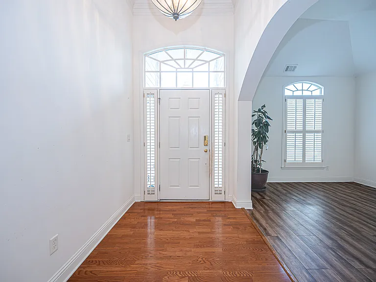 1209 Wood Iris Ln — Photo 6