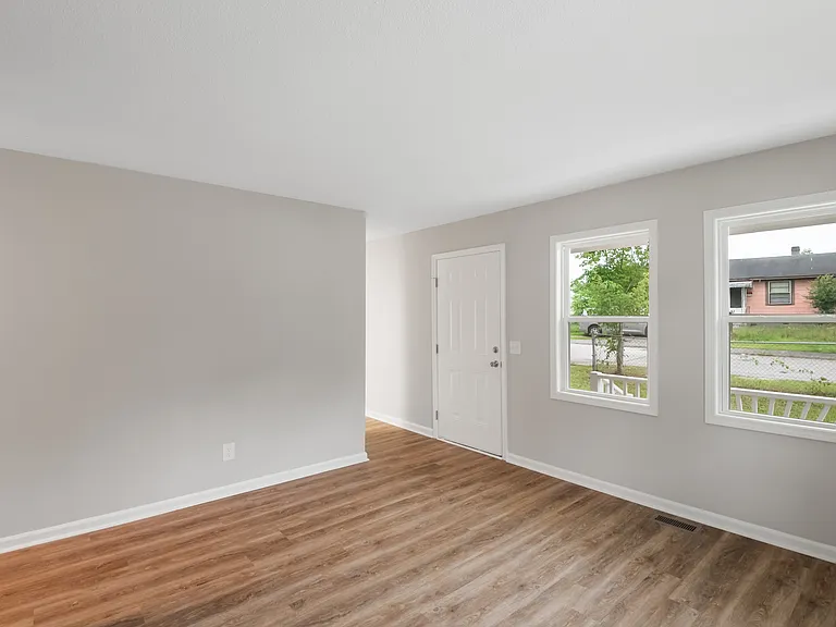 102 Burdock Cir — Photo 15