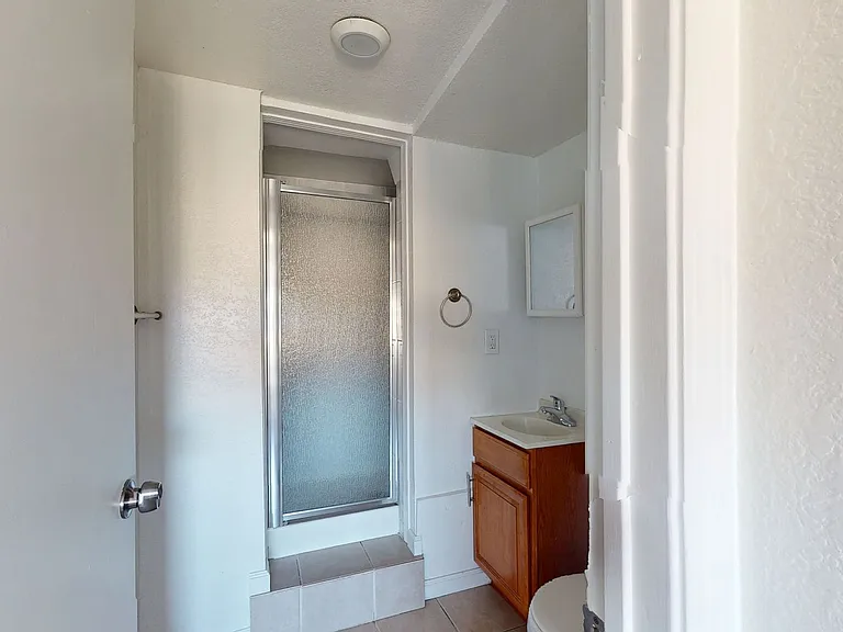 1810 E 25th Street — Photo 32