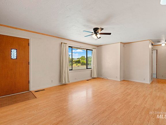 5th image of 1876 6th Ave