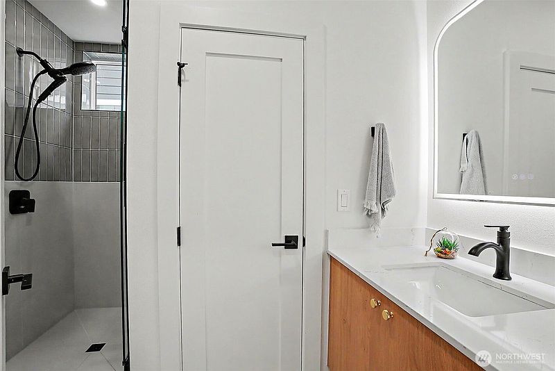 5th image of 9014 4th Avenue NW