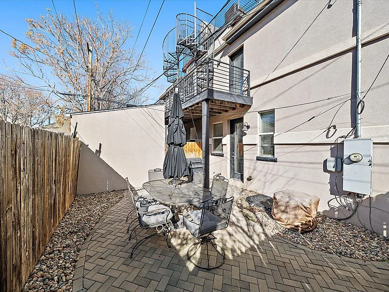 924 E 24th Ave — Photo 26