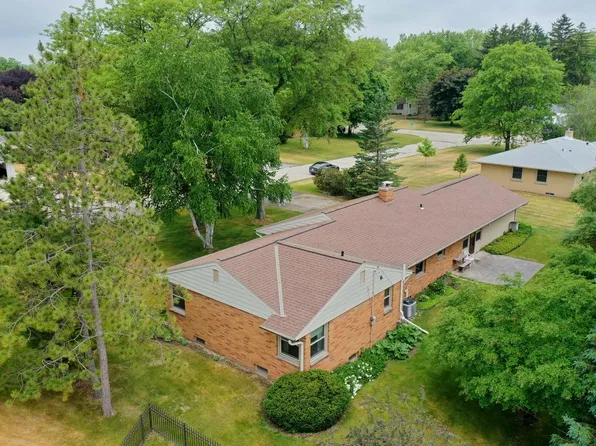 416 Vernon AVENUE, Thiensville, WI 53092